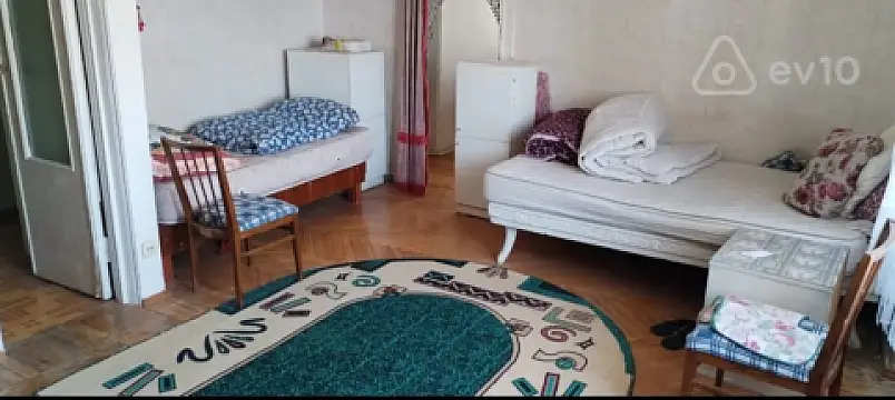 Kirayə verilir 2 otaqlı köhnə tikili 70 m²