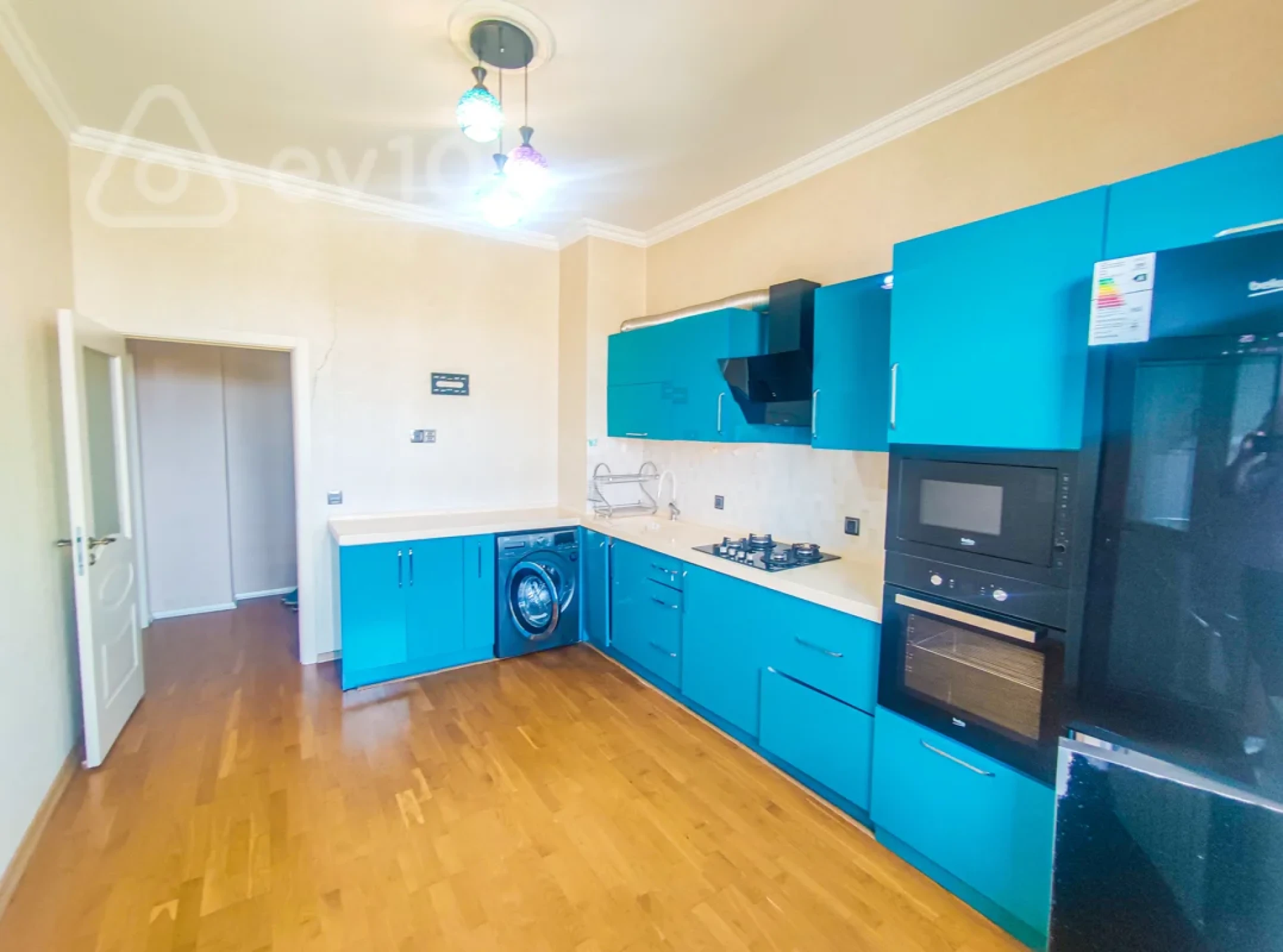 Kirayə verilir 2 otaqlı yeni tikili 75 m²