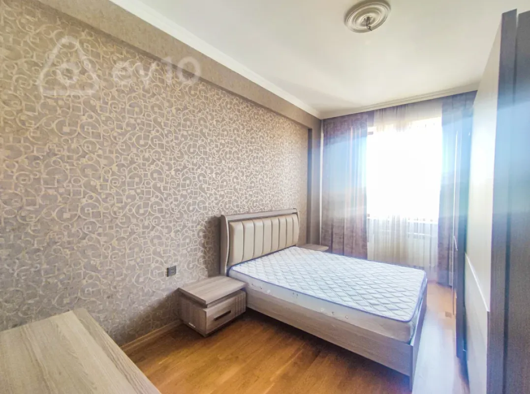Kirayə verilir 2 otaqlı yeni tikili 75 m²