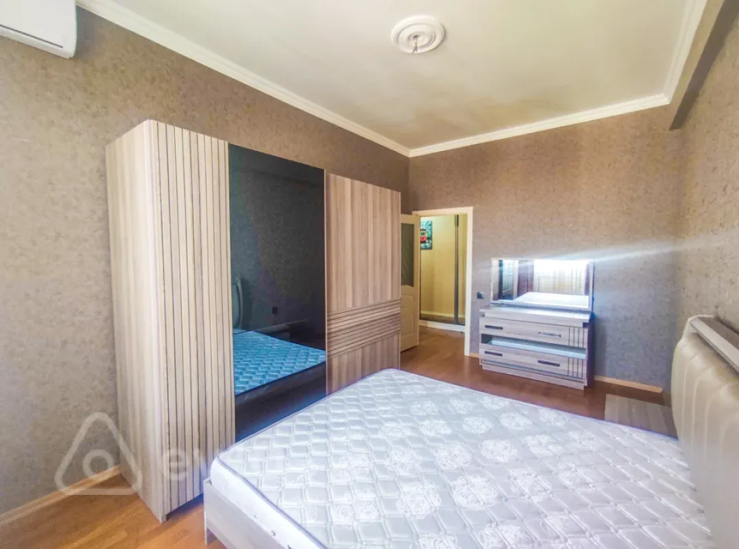 Kirayə verilir 2 otaqlı yeni tikili 75 m²