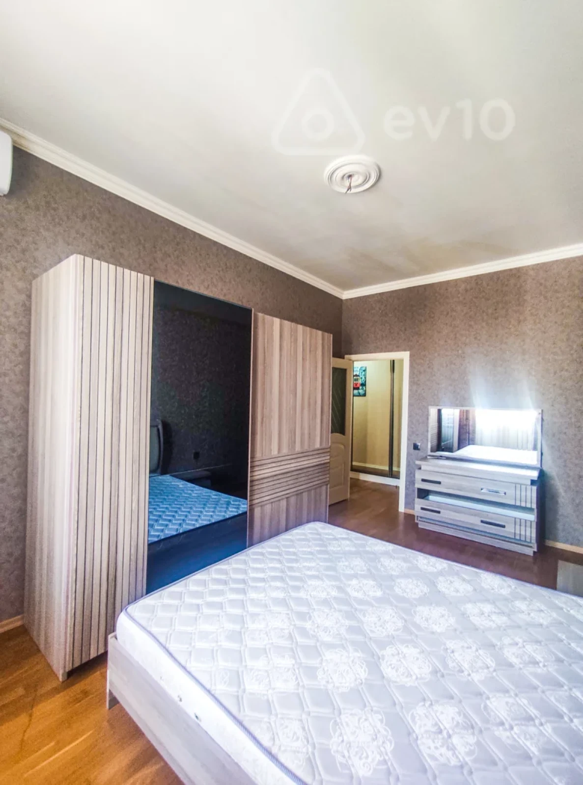 Kirayə verilir 2 otaqlı yeni tikili 75 m²