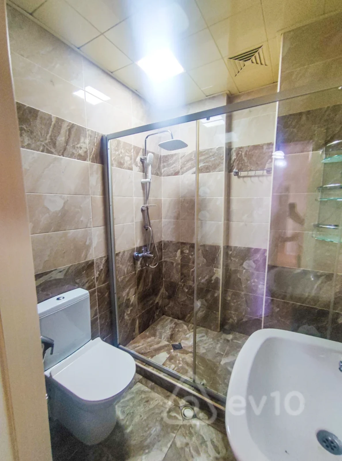 Kirayə verilir 2 otaqlı yeni tikili 75 m²