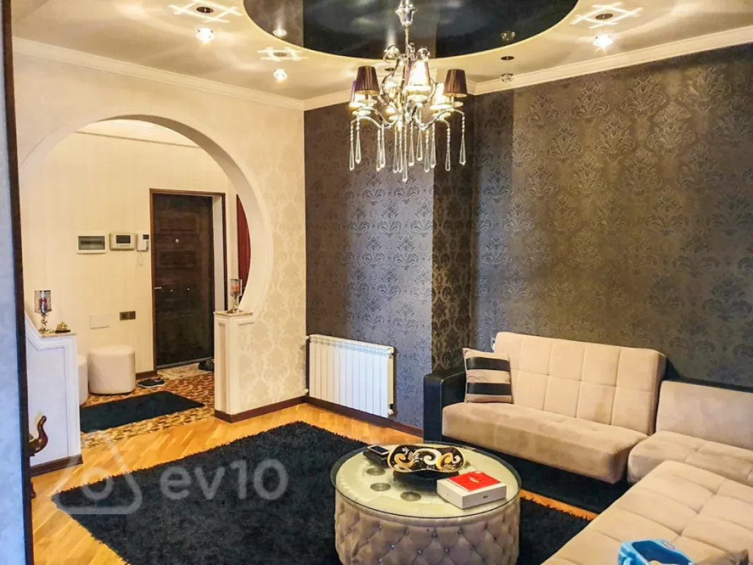 Kirayə verilir 3 otaqlı yeni tikili 150 m²