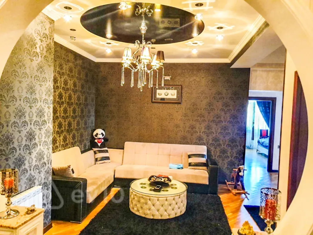 Kirayə verilir 3 otaqlı yeni tikili 150 m²