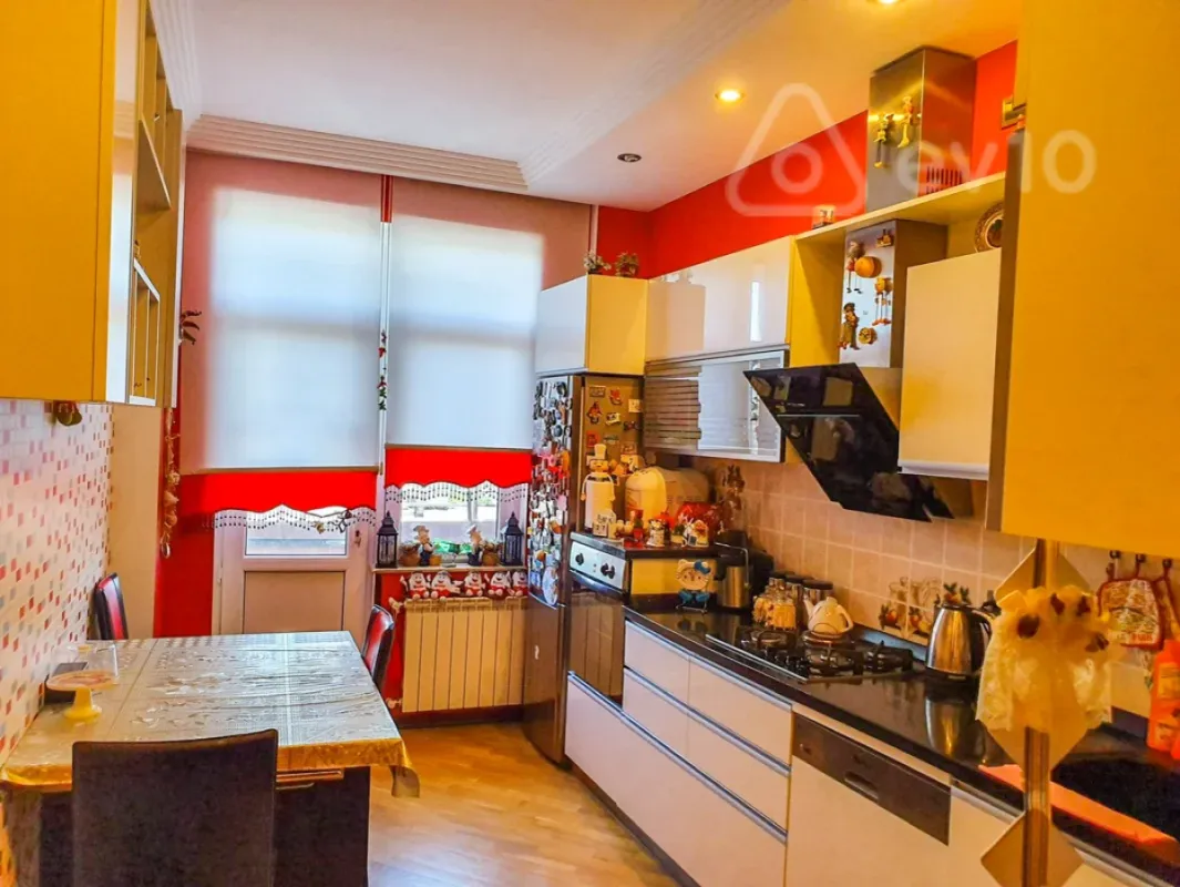 Kirayə verilir 3 otaqlı yeni tikili 150 m²