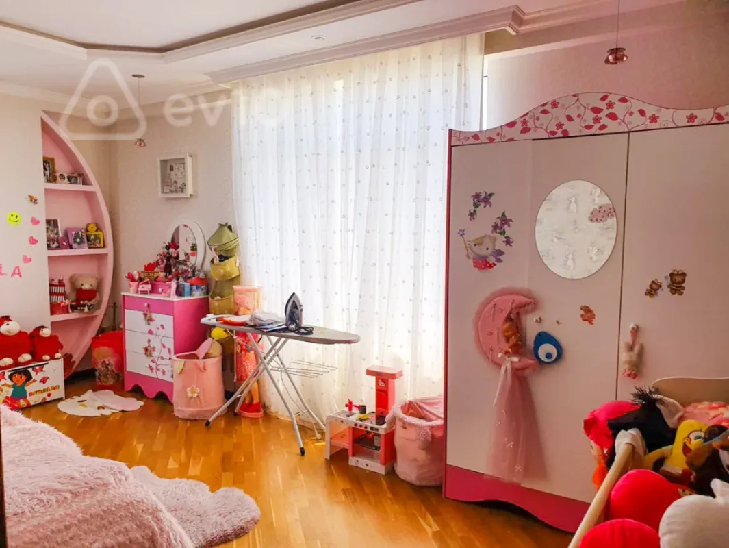 Kirayə verilir 3 otaqlı yeni tikili 150 m²