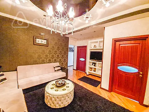 Kirayə verilir 3 otaqlı yeni tikili 150 m²