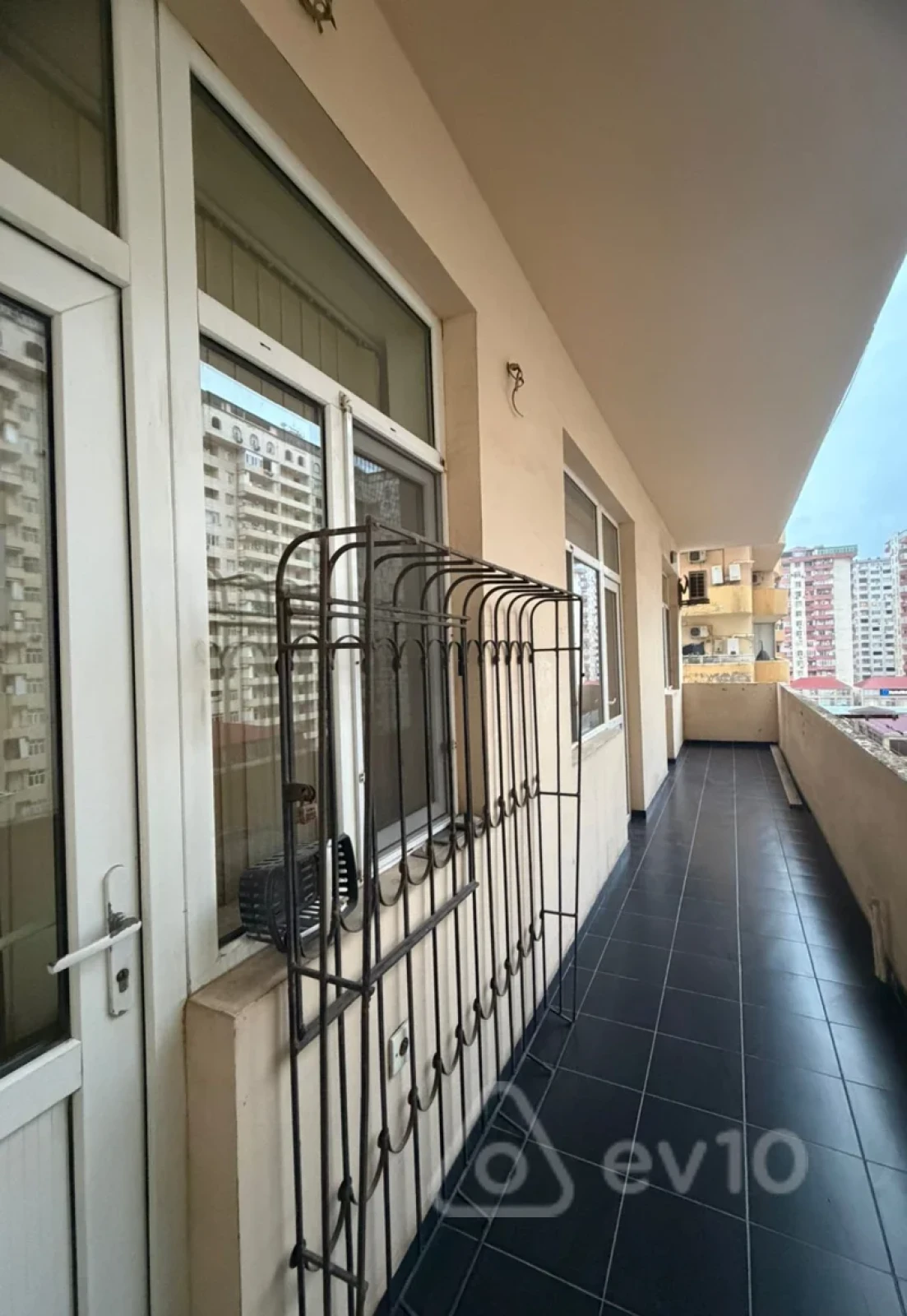 Satılır 3 otaqlı yeni tikili 120 m²