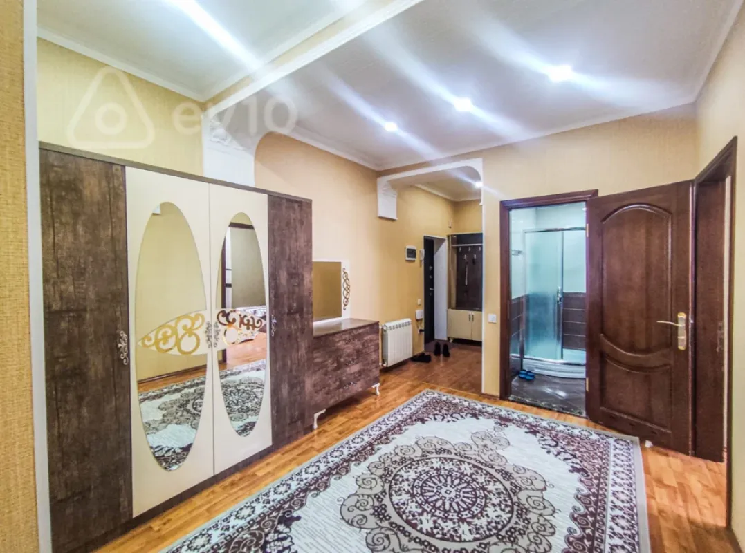 Kirayə verilir 2 otaqlı yeni tikili 85 m²