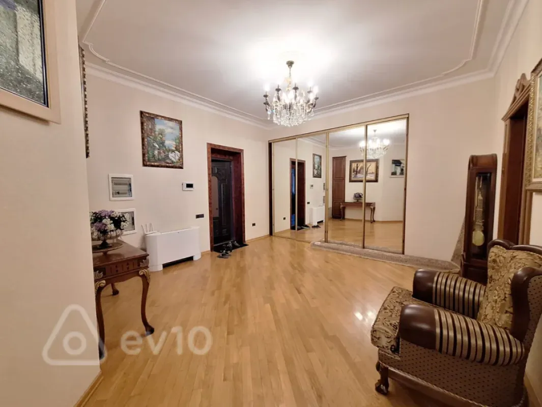 Satılır 3 otaqlı yeni tikili 179 m²