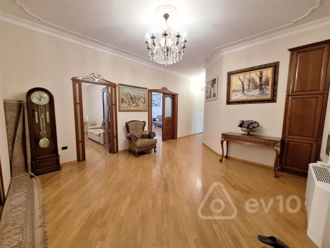 Satılır 3 otaqlı yeni tikili 179 m²