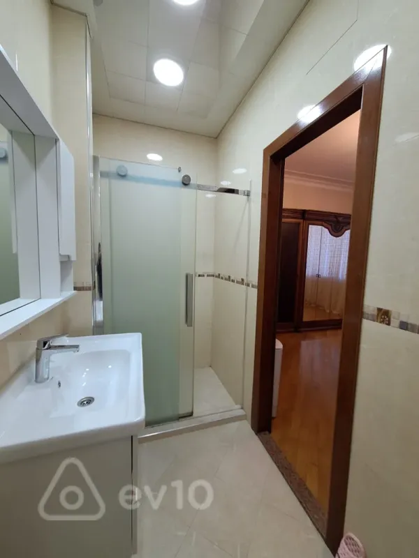 Satılır 3 otaqlı yeni tikili 179 m²