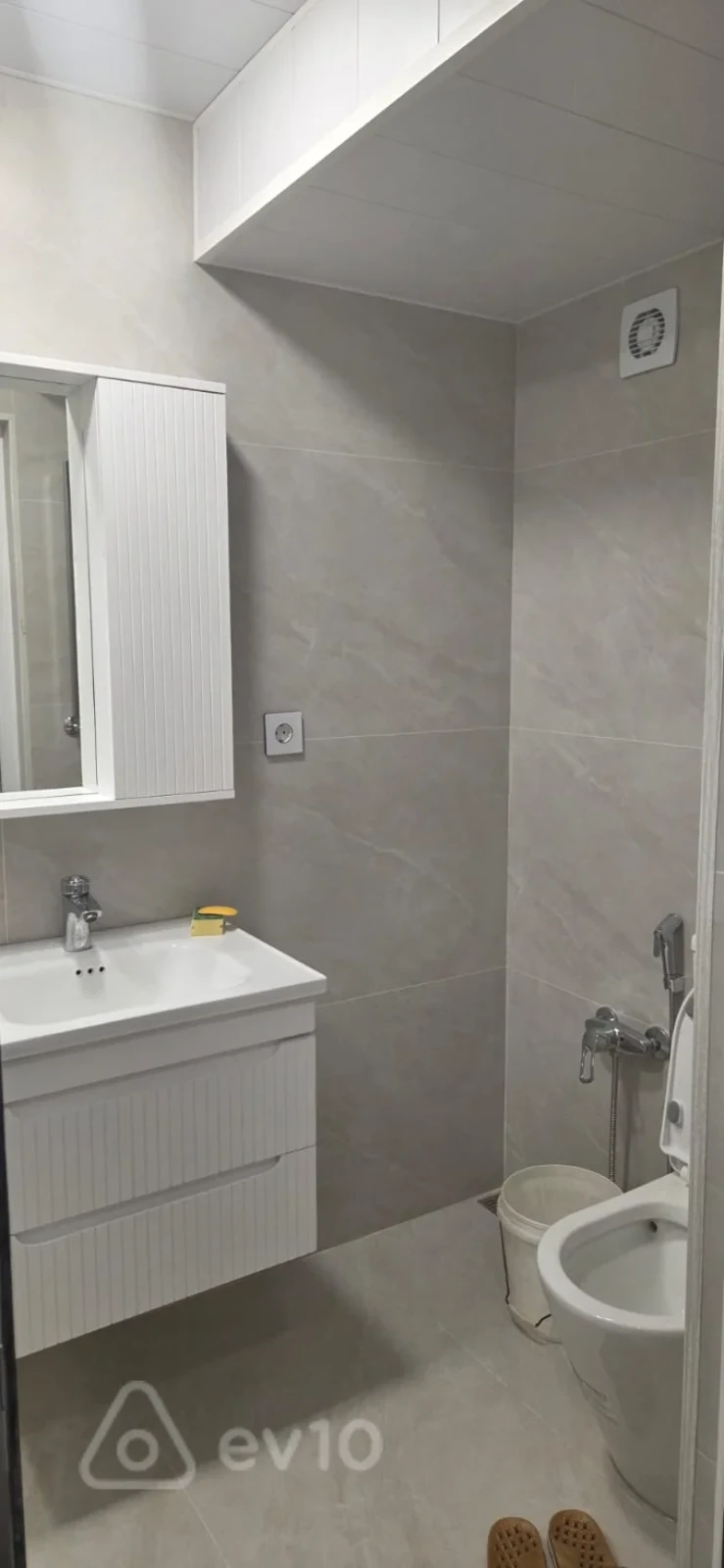Kirayə verilir 1 otaqlı köhnə tikili 40 m²