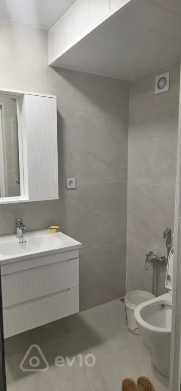 Kirayə verilir 1 otaqlı köhnə tikili 40 m²