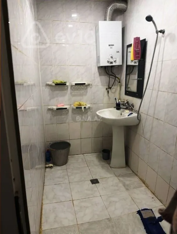 Satılır 3 otaqlı köhnə tikili 75 m²