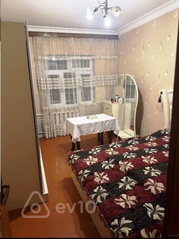 Satılır 3 otaqlı köhnə tikili 75 m²