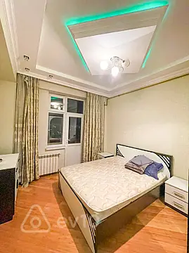 Kirayə verilir 2 otaqlı yeni tikili 75 m²