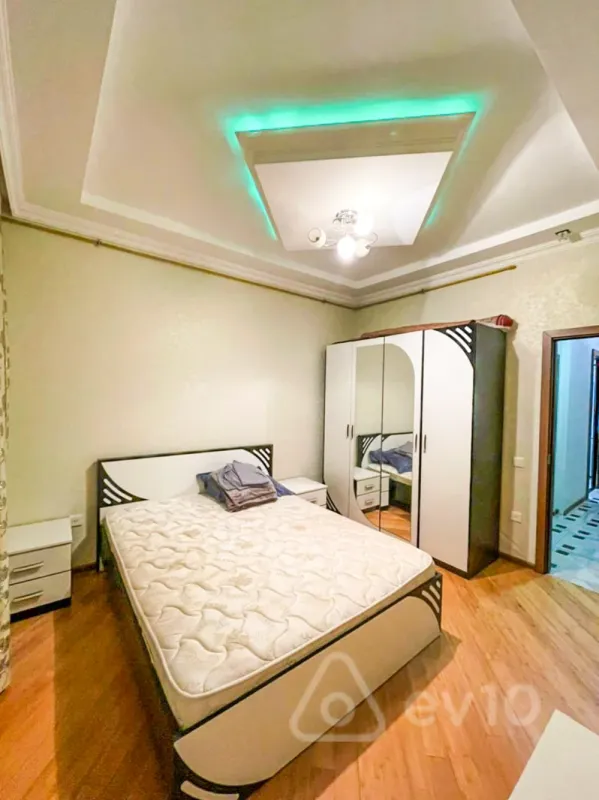 Kirayə verilir 2 otaqlı yeni tikili 75 m²