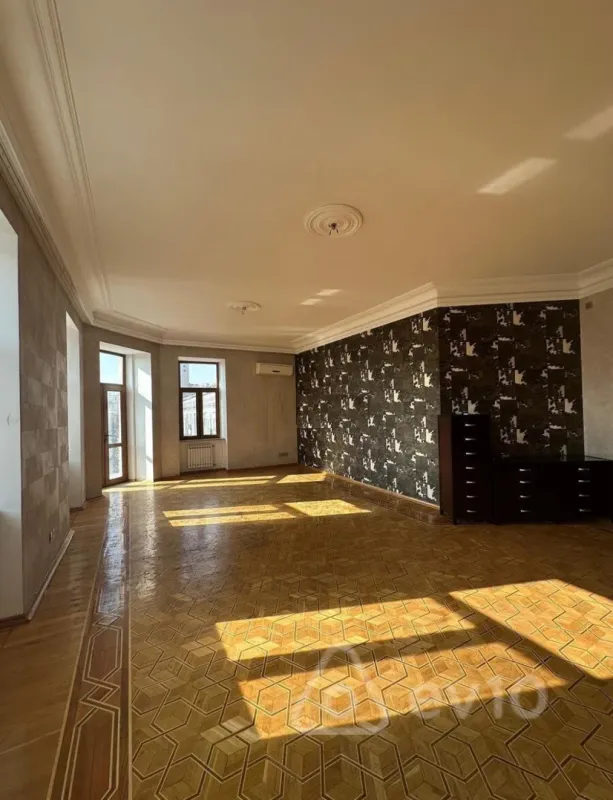 Kirayə verilir mənzil 320 m²