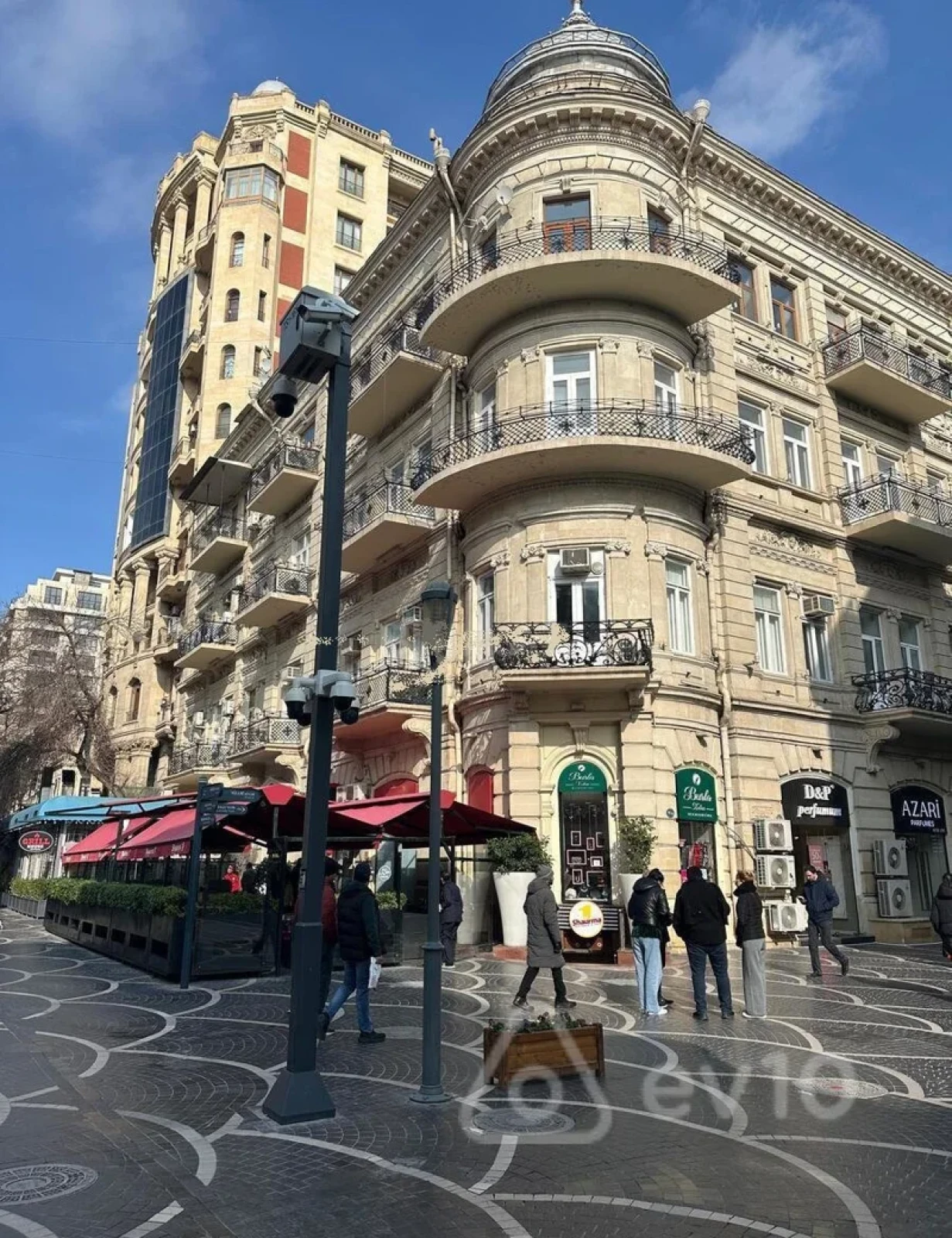 Kirayə verilir mənzil 320 m²