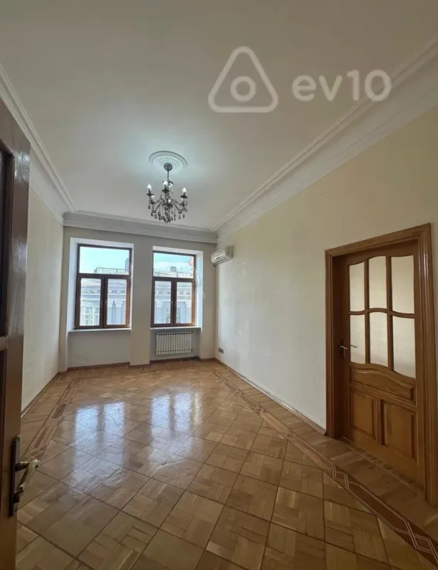 Kirayə verilir mənzil 320 m²