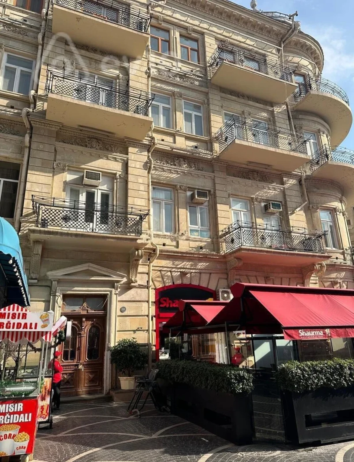 Kirayə verilir mənzil 320 m²