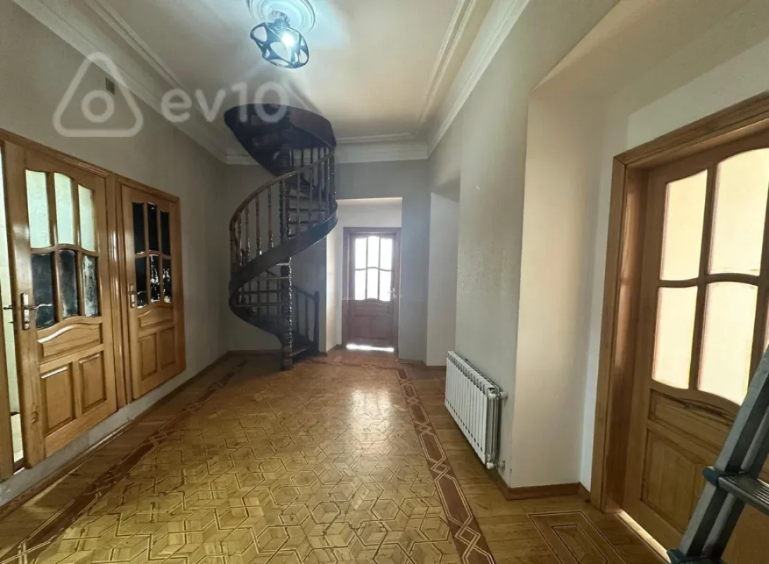 Kirayə verilir mənzil 320 m²
