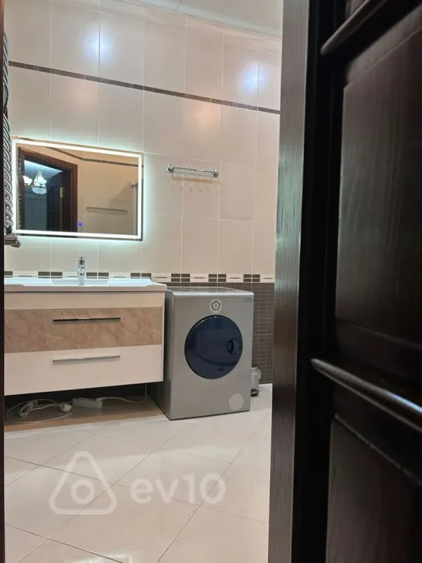 Kirayə verilir 3 otaqlı yeni tikili 123 m²