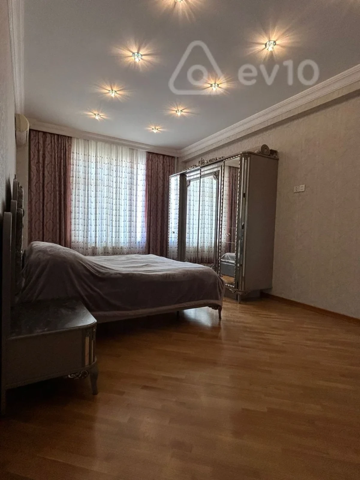 Kirayə verilir 3 otaqlı yeni tikili 123 m²
