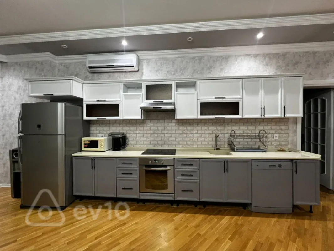 Kirayə verilir 3 otaqlı yeni tikili 123 m²