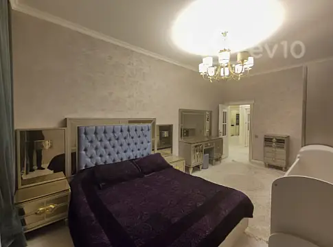 Kirayə verilir 3 otaqlı yeni tikili 120 m²