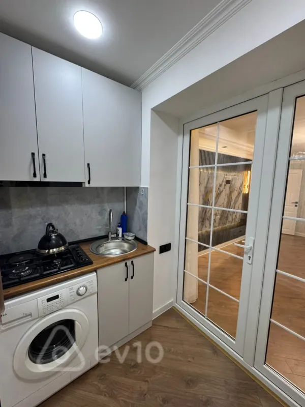 Satılır 2 otaqlı köhnə tikili 35 m²