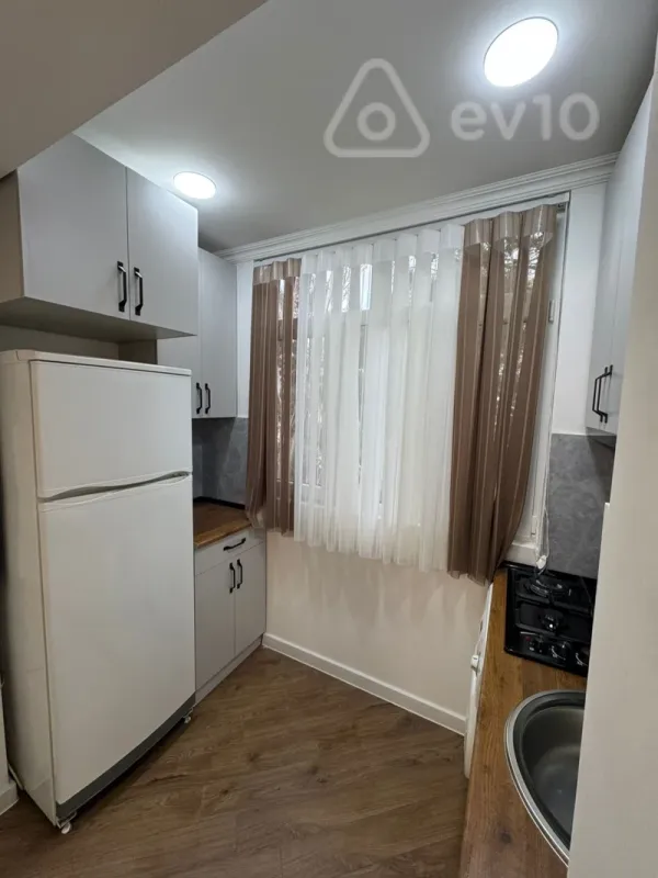 Satılır 2 otaqlı köhnə tikili 35 m²
