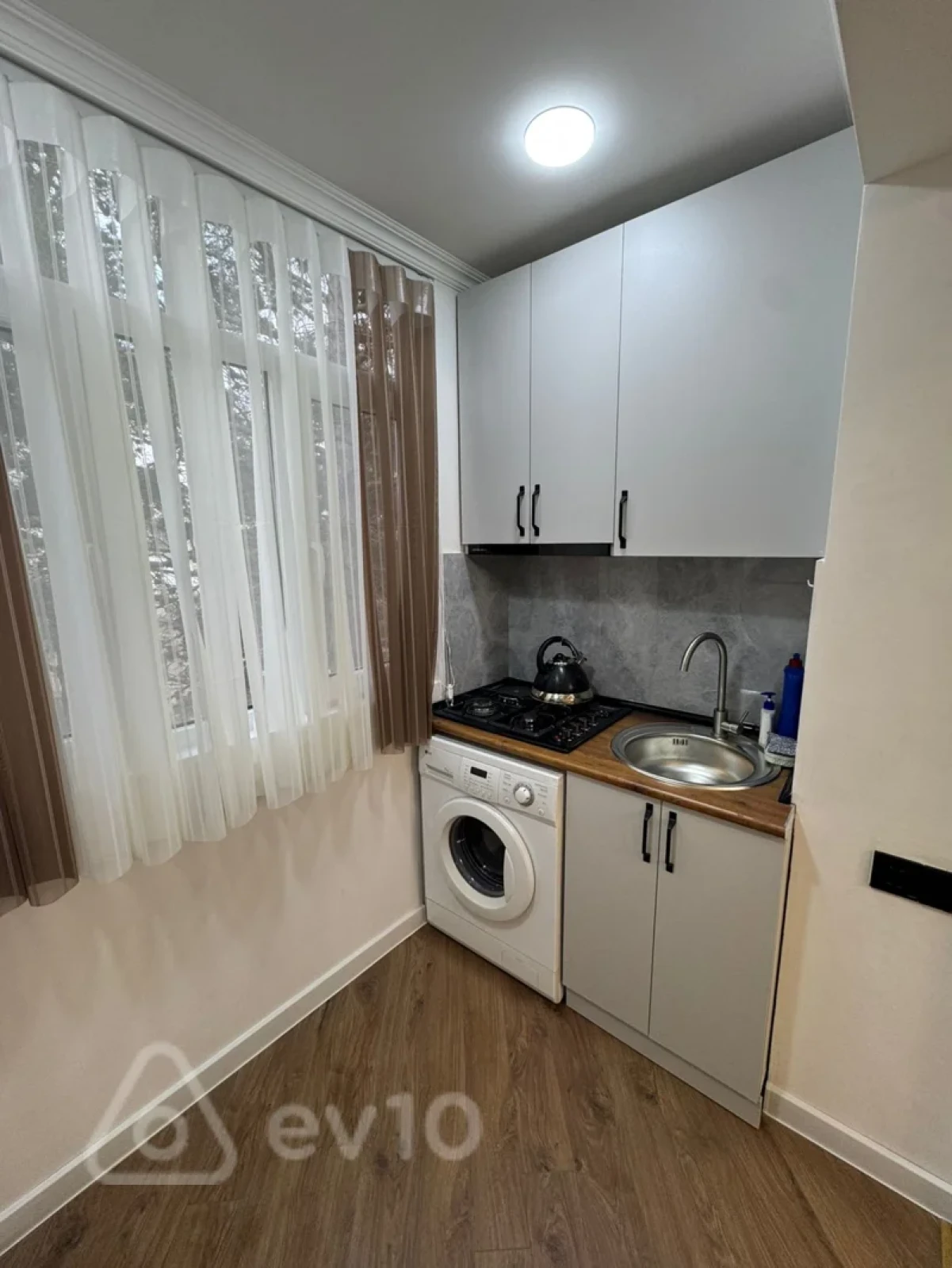 Satılır 2 otaqlı köhnə tikili 35 m²