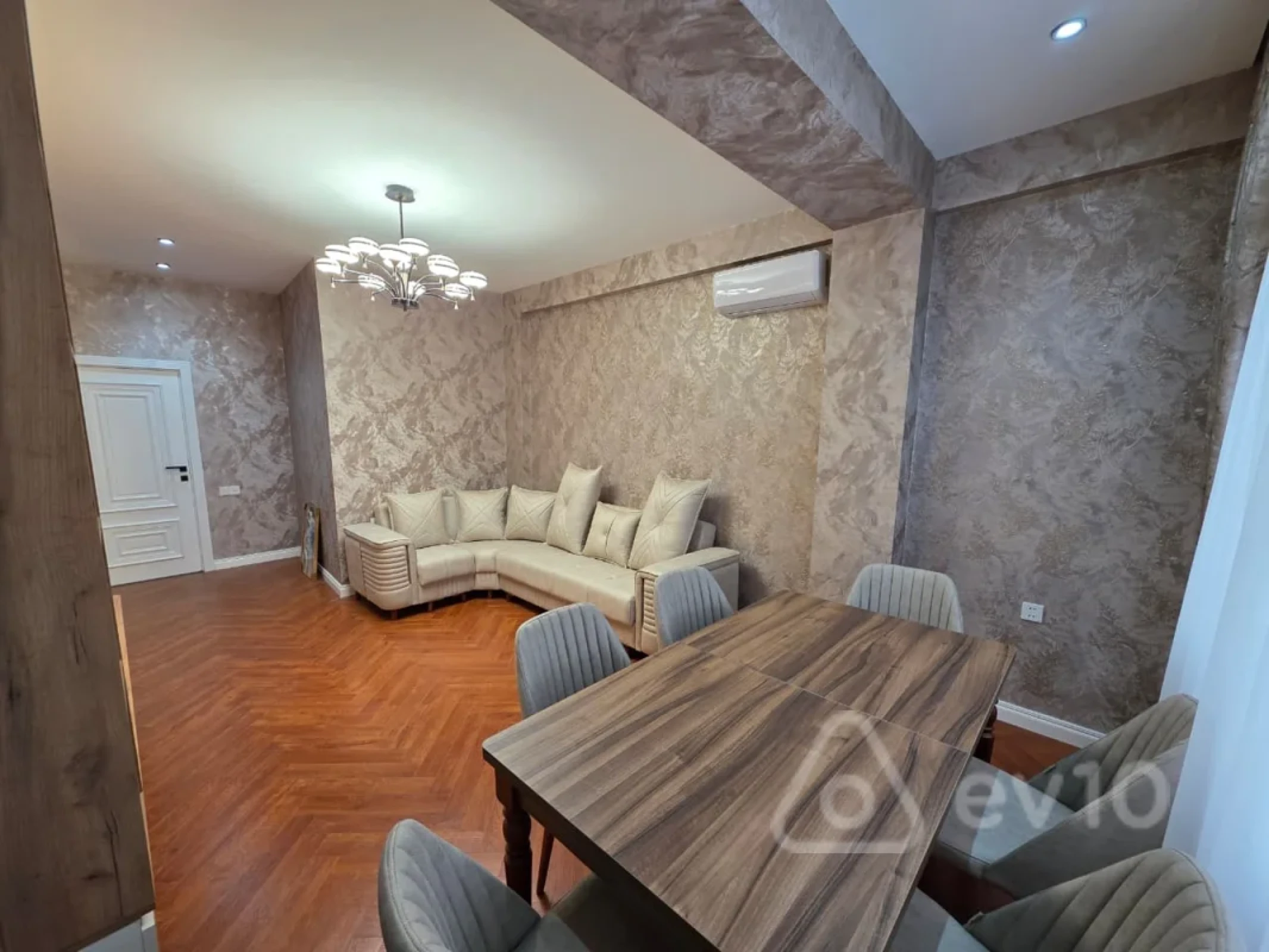Kirayə verilir 2 otaqlı yeni tikili 75 m²