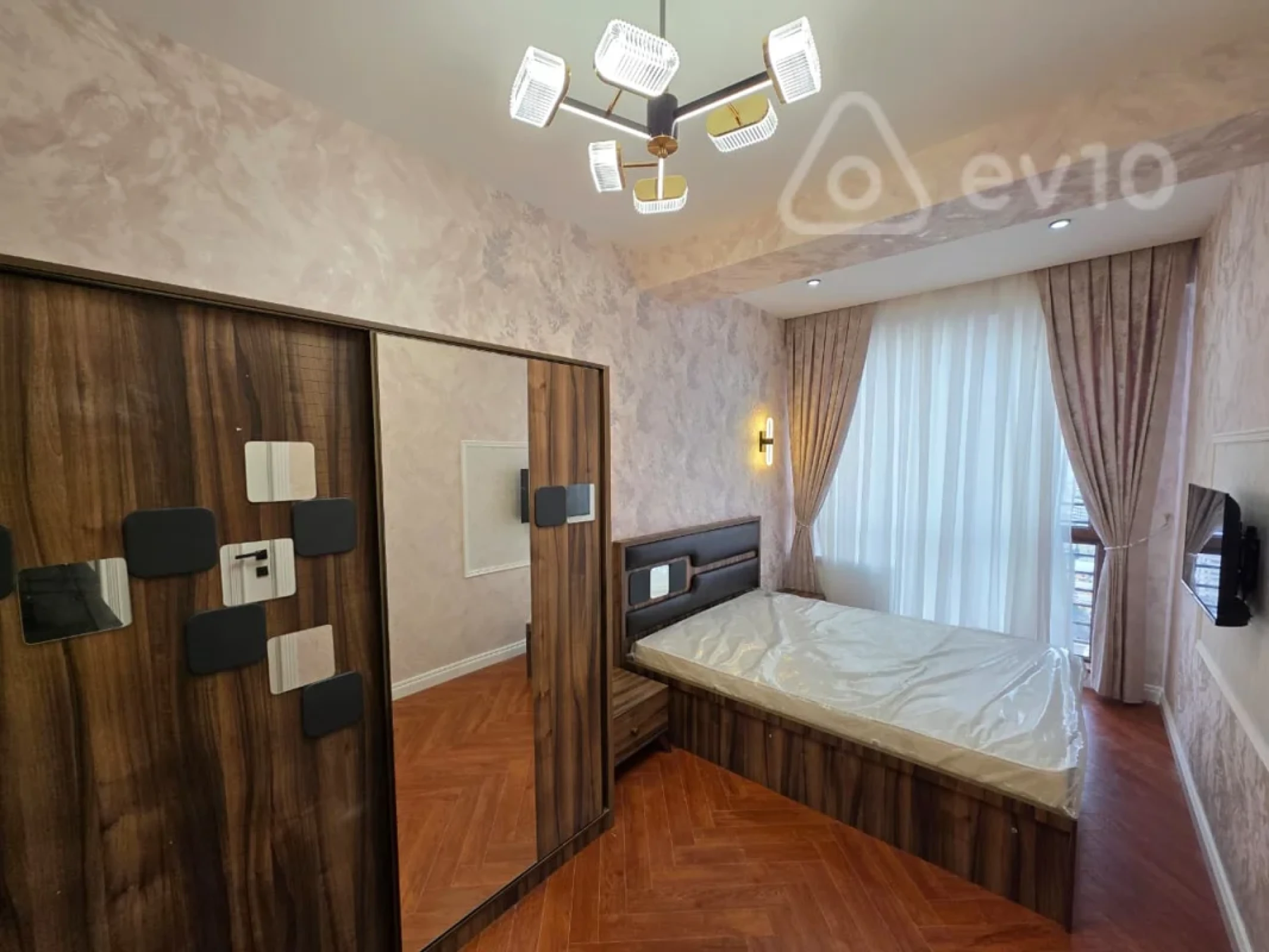 Kirayə verilir 2 otaqlı yeni tikili 75 m²