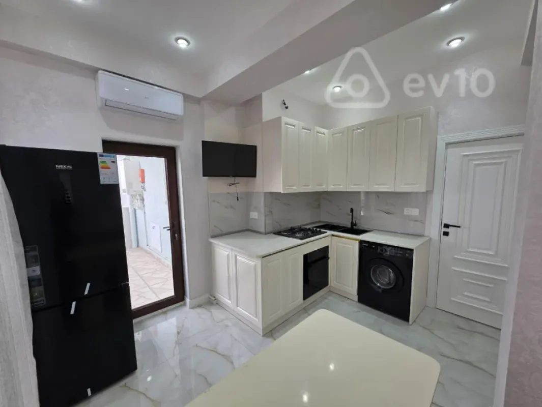 Kirayə verilir 2 otaqlı yeni tikili 75 m²