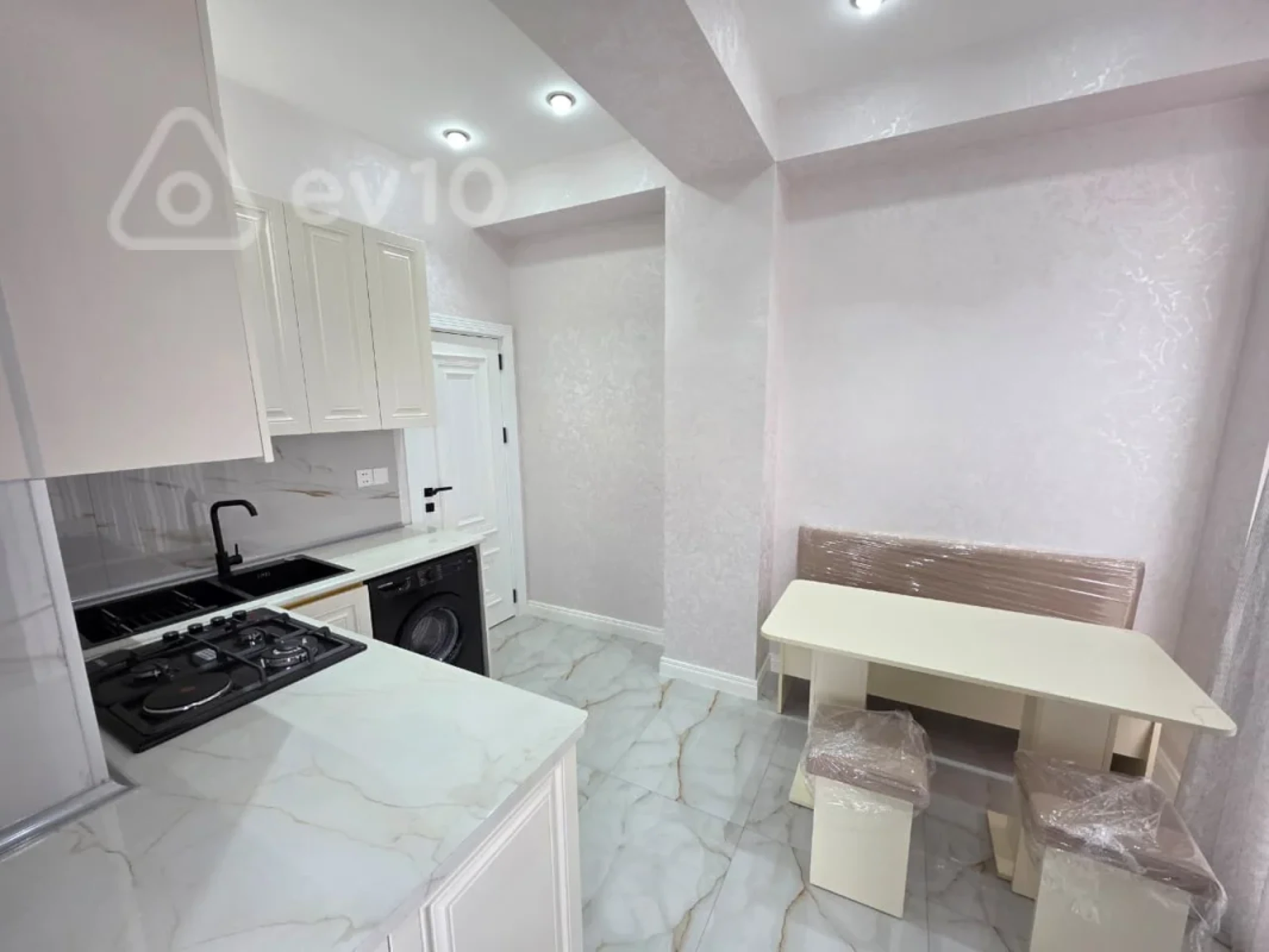 Kirayə verilir 2 otaqlı yeni tikili 75 m²