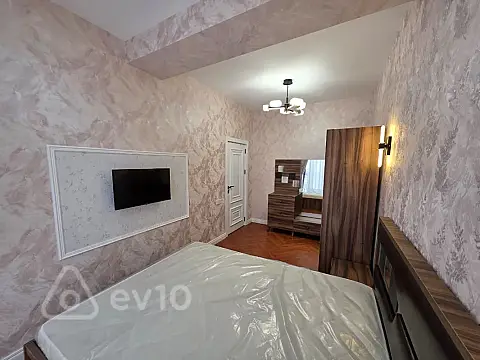 Kirayə verilir 2 otaqlı yeni tikili 75 m²