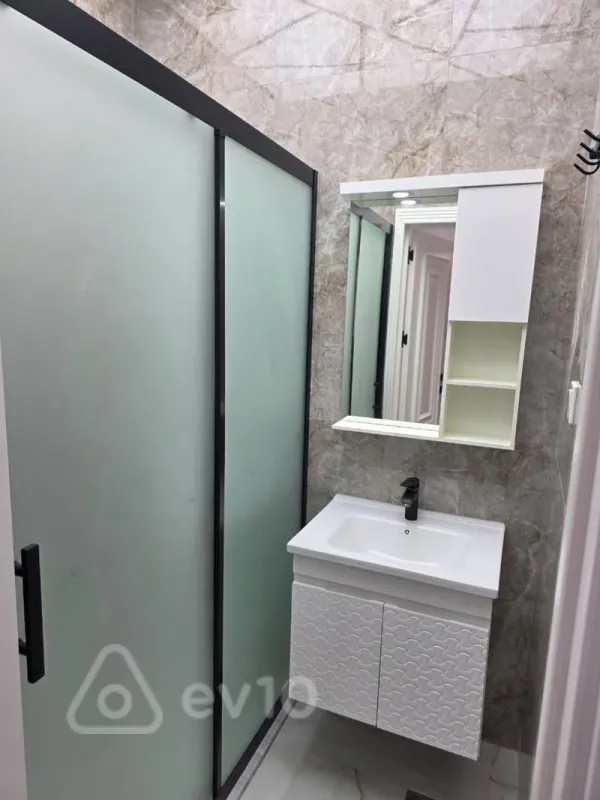 Kirayə verilir 2 otaqlı yeni tikili 75 m²