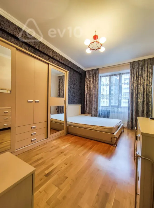 Kirayə verilir 2 otaqlı yeni tikili 75 m²
