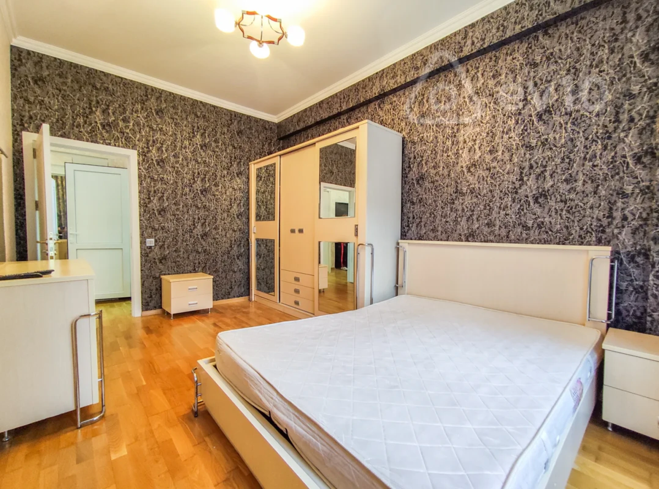 Kirayə verilir 2 otaqlı yeni tikili 75 m²