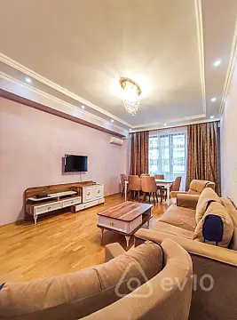 Kirayə verilir 2 otaqlı yeni tikili 75 m²