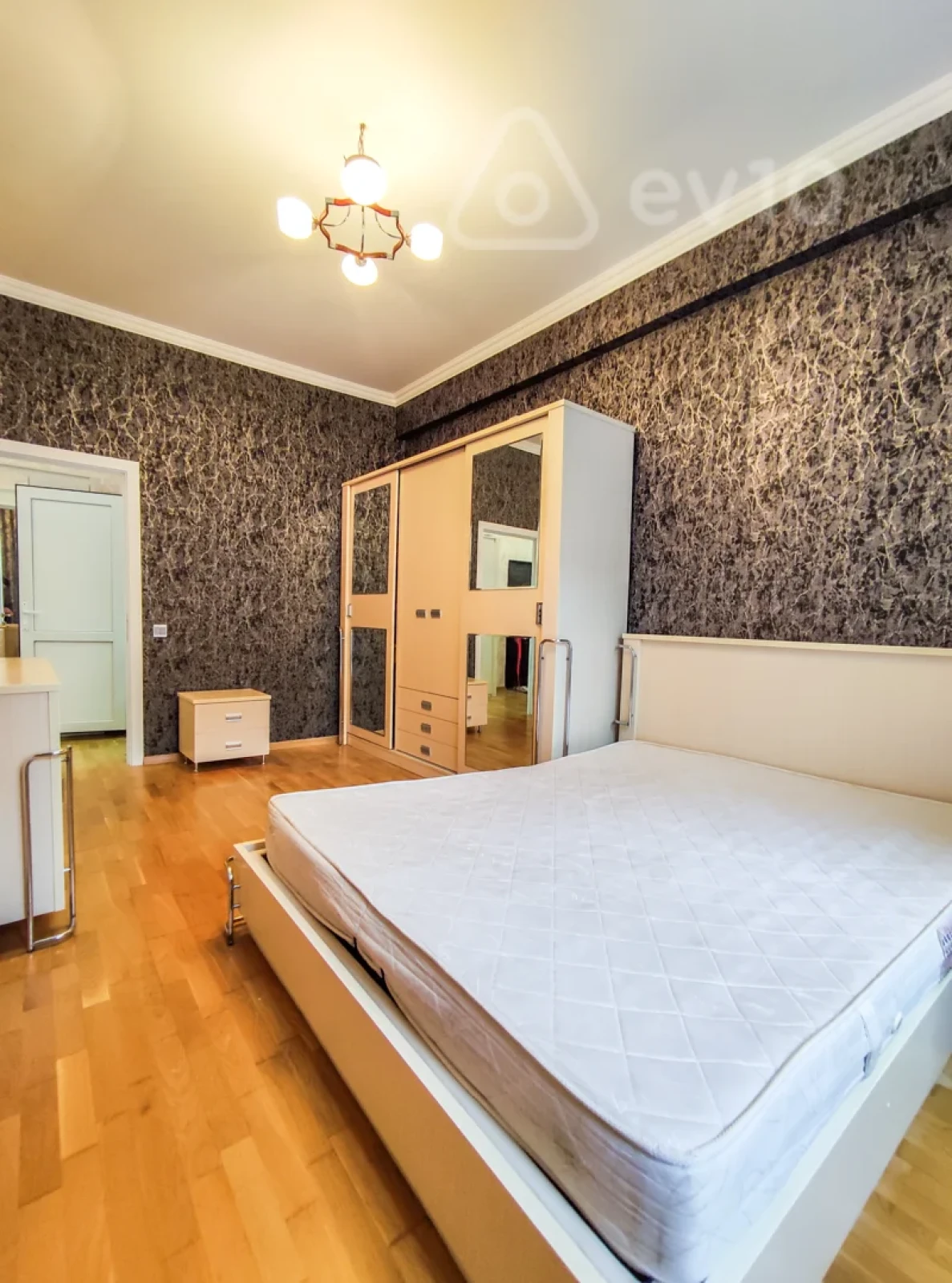 Kirayə verilir 2 otaqlı yeni tikili 75 m²