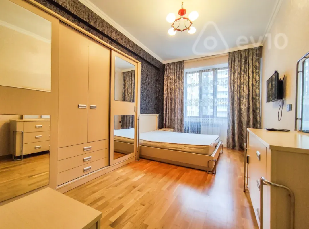 Kirayə verilir 2 otaqlı yeni tikili 75 m²