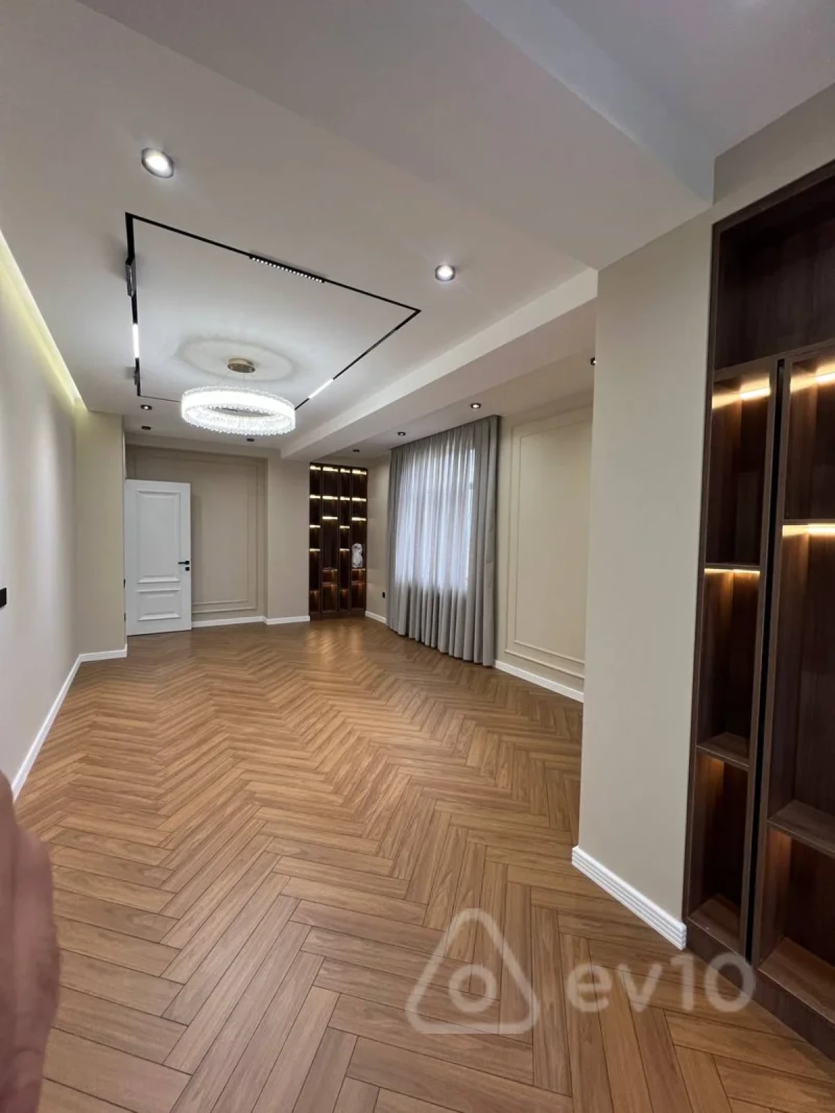 Satılır 4 otaqlı yeni tikili 137 m²