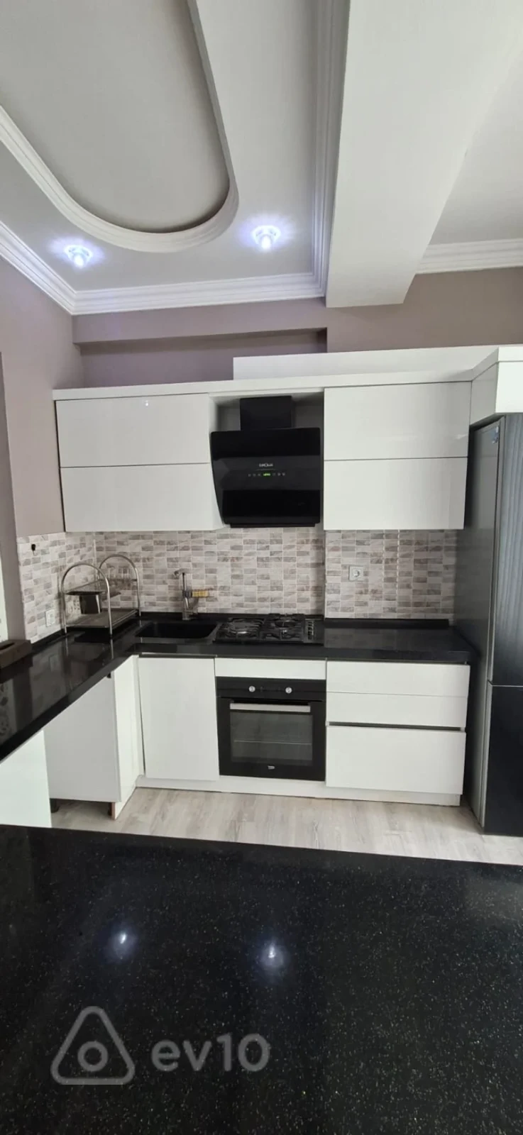 Kirayə verilir 3 otaqlı yeni tikili 100 m²