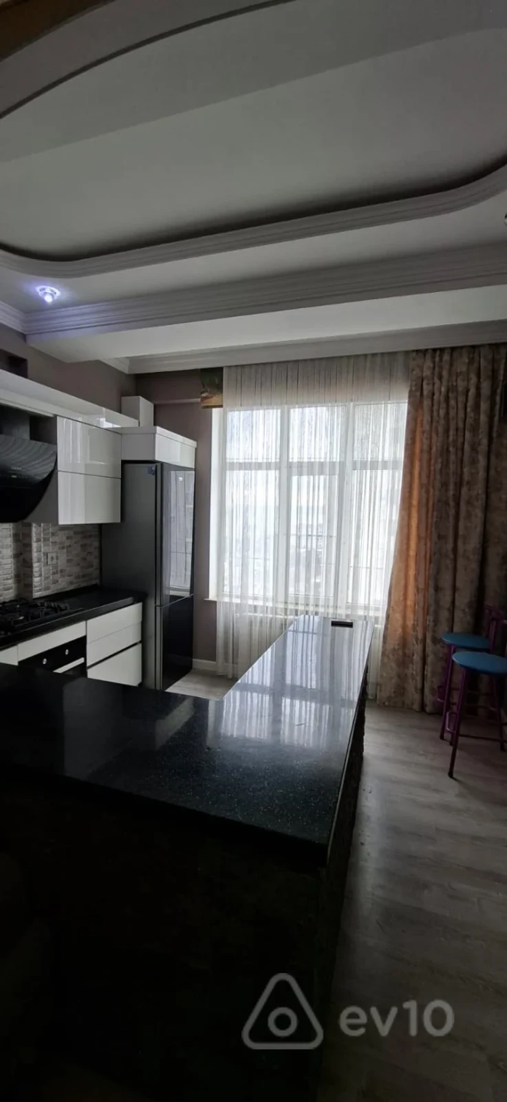 Kirayə verilir 3 otaqlı yeni tikili 100 m²