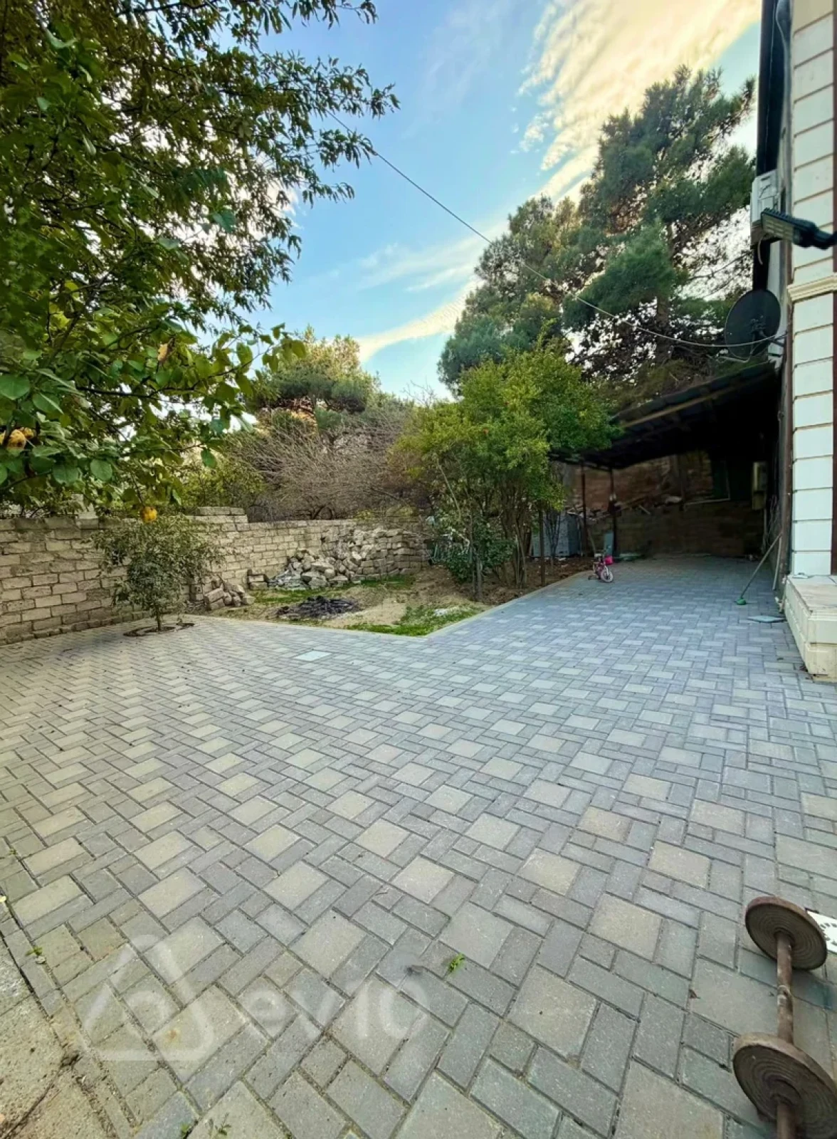 Satılır 5 otaqlı həyət evi 180 m²