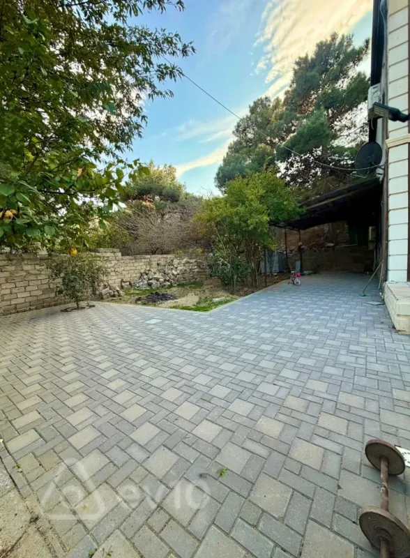 Satılır 5 otaqlı həyət evi 180 m²